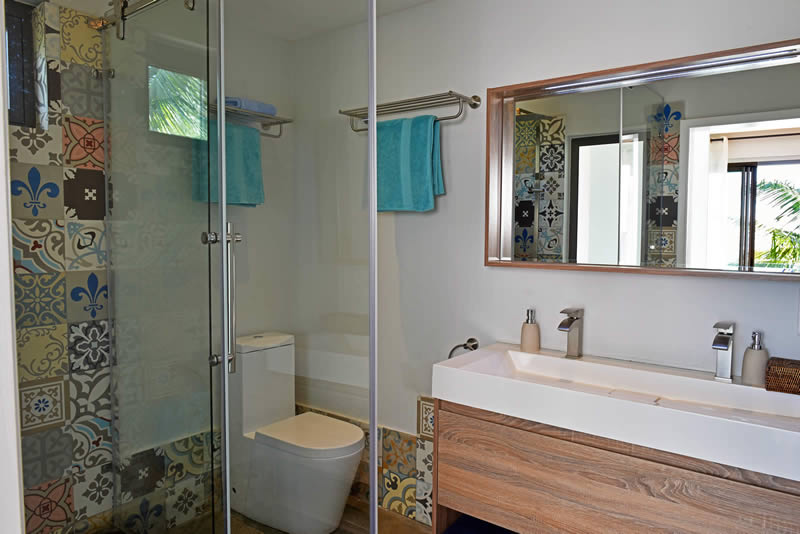 Salle de bain en suite chambre 1 Salle de bain en suite chambre 1