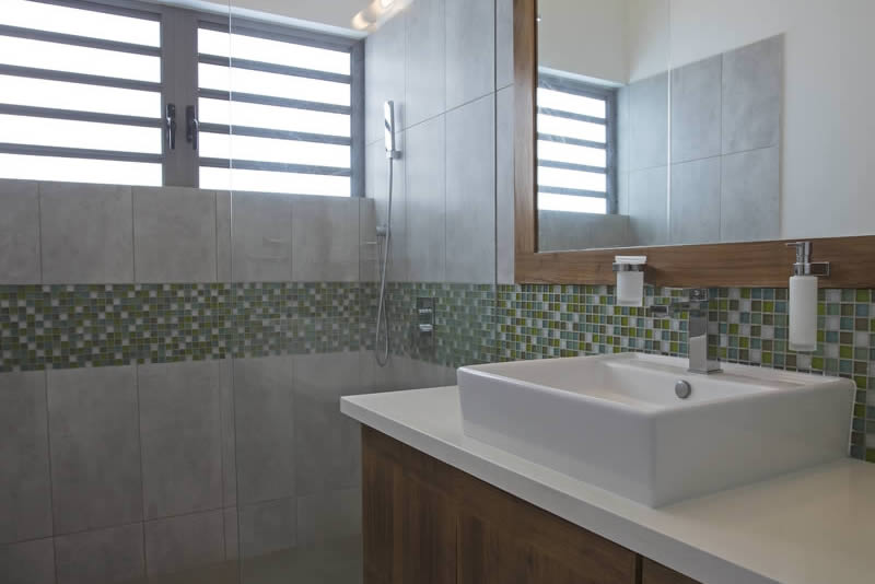 Twin bedrooms shared bathroom Twin bedrooms shared bathroom